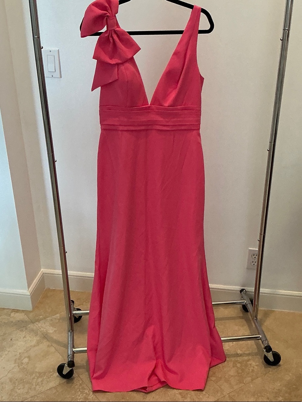 Mac Duggal Hot Pink One-Shoulder Bow V-Neck Gown